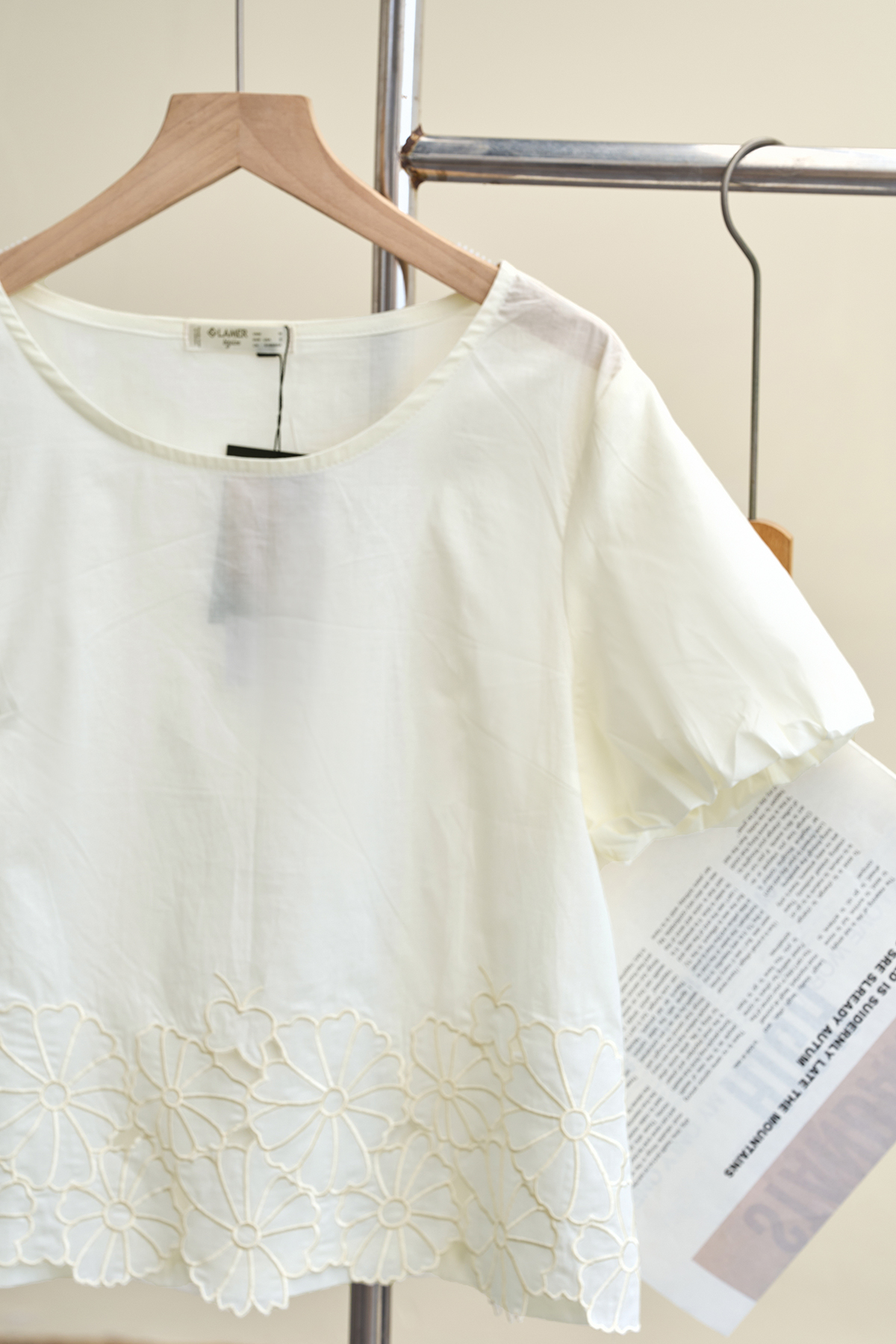 Áo croptop tay bom thêu gấu - B61B26H007 - Ảnh 3