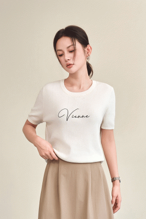 Áo len cộc tay thêu ngực bo cổ phối khăn kẻ - V61W26Q028